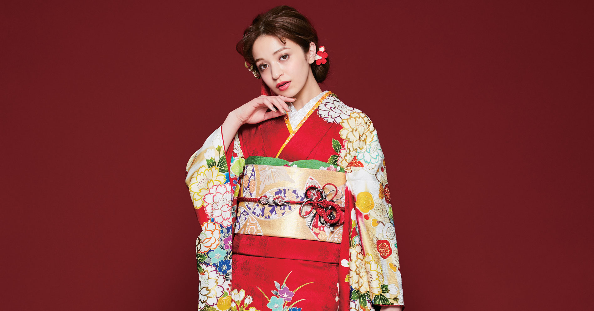 赤地×青ぼかしの豪華振袖で魅せる、凛とした成人式スタイル